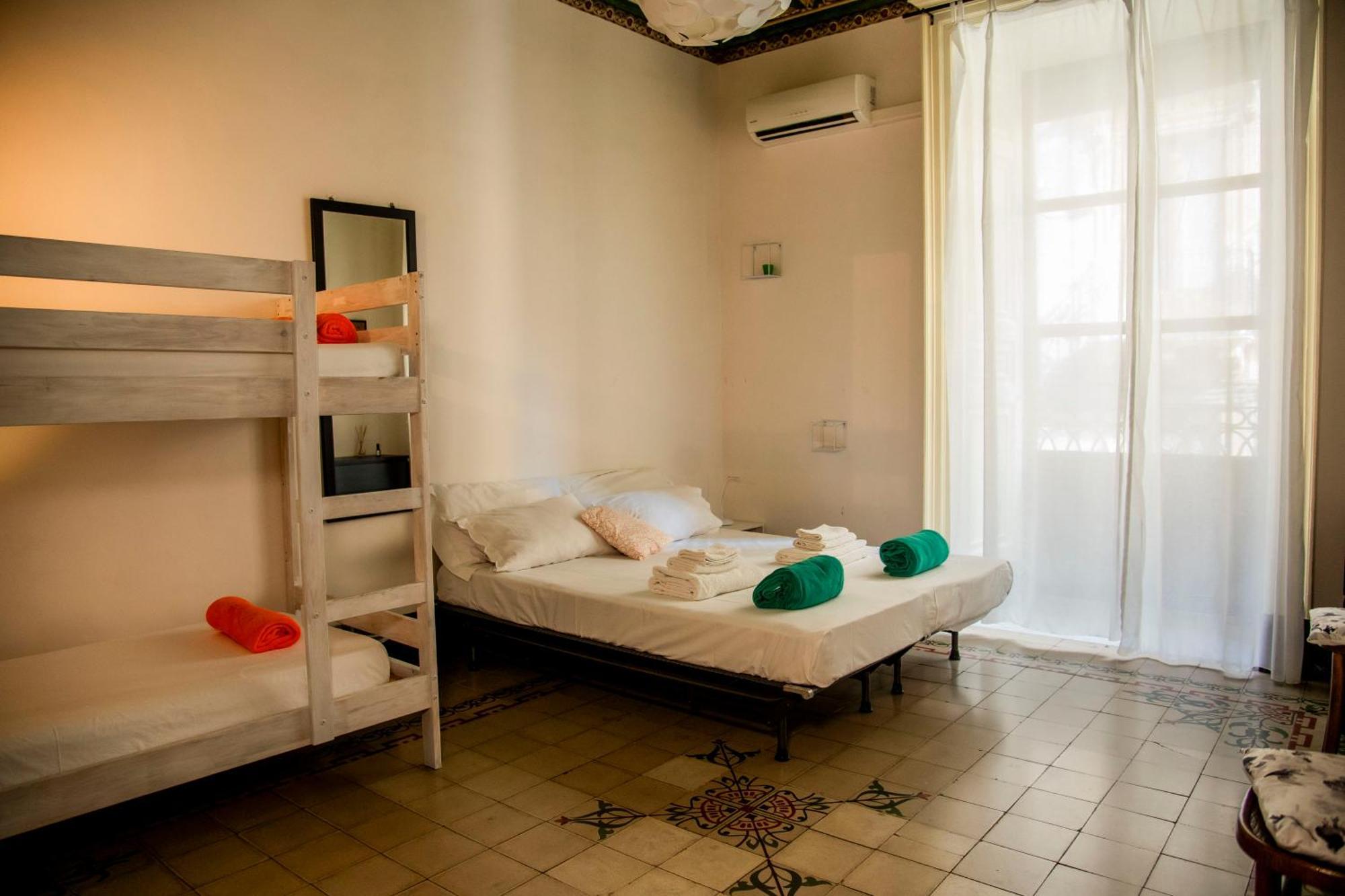 Mitha'S Rooms Catania Exterior foto